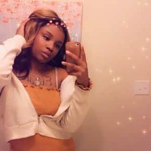 Meet your Posher, Desiree